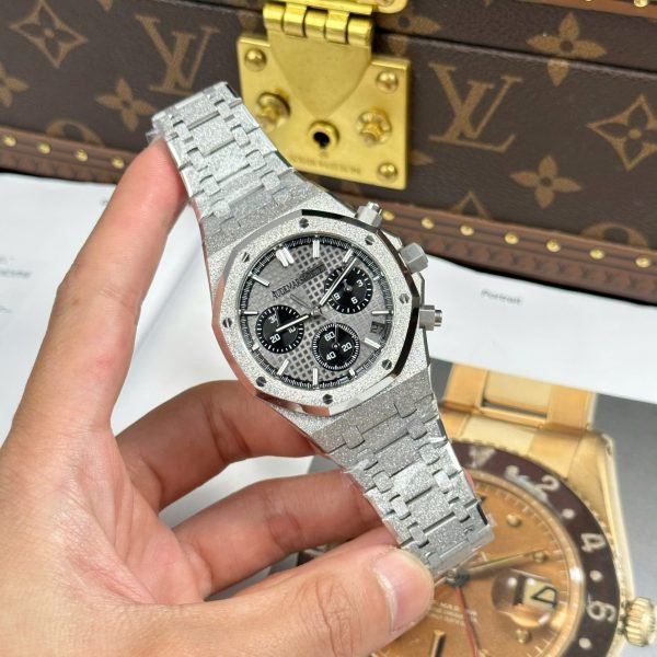 Dong-Ho-Audemars-Piguet-Rep-11-Royal-Oak-Chronograph-Frosted-Gold-26240-Mat-Xam-APS-Factory-41mm-4-600x600