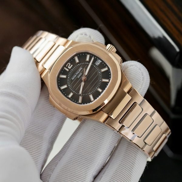 Dong-Ho-Patek-Philippe-Nautilus-7010-Nu-Mau-Vang-Hong-Mat-Den-Fake-Cao-Cap-32mm-2-600x600